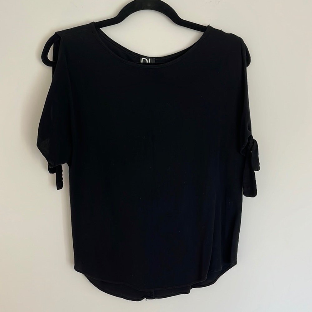 Daily Look Black Top